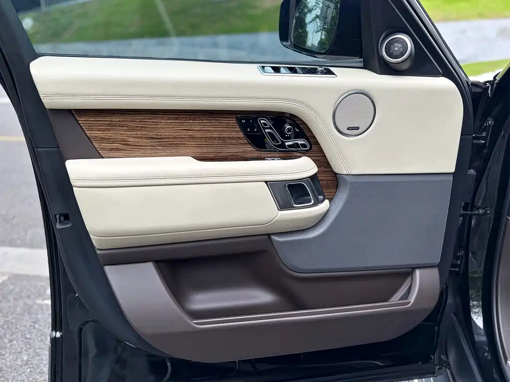 Land Rover Range Rover 2022 — фото 19