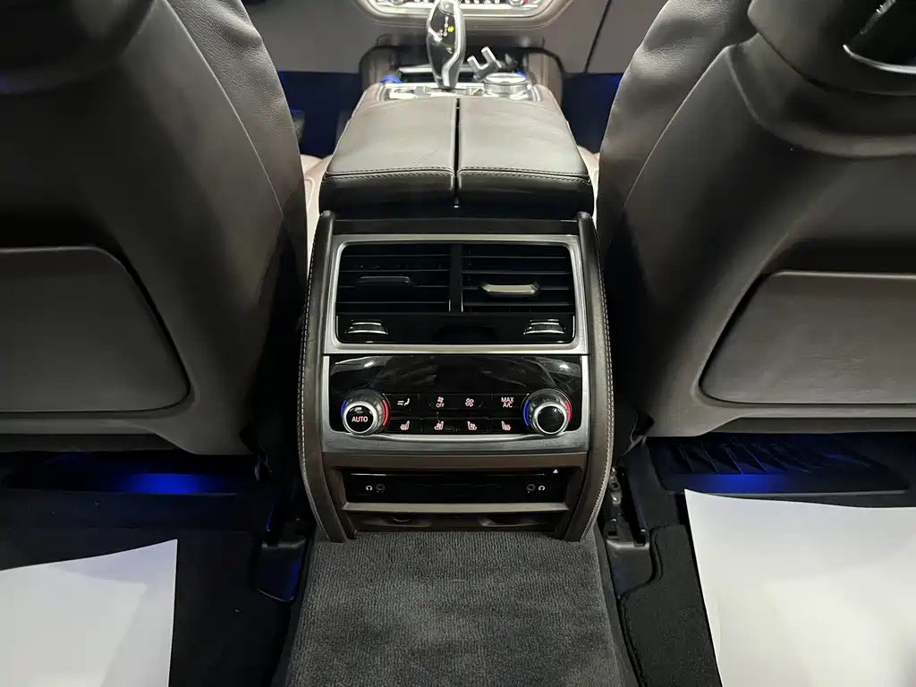 BMW 7 Series 2016 — фото 12