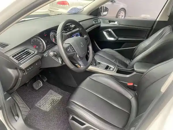 Peugeot 408 2016