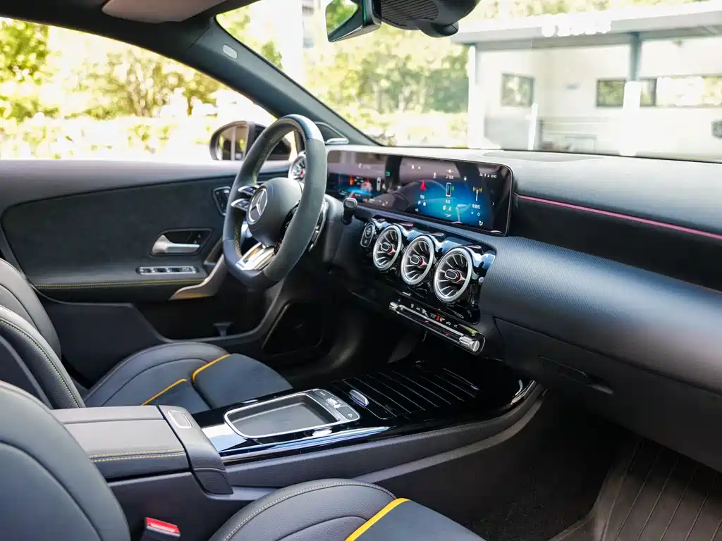 Mercedes-Benz A-Class AMG 2024 — фото 16