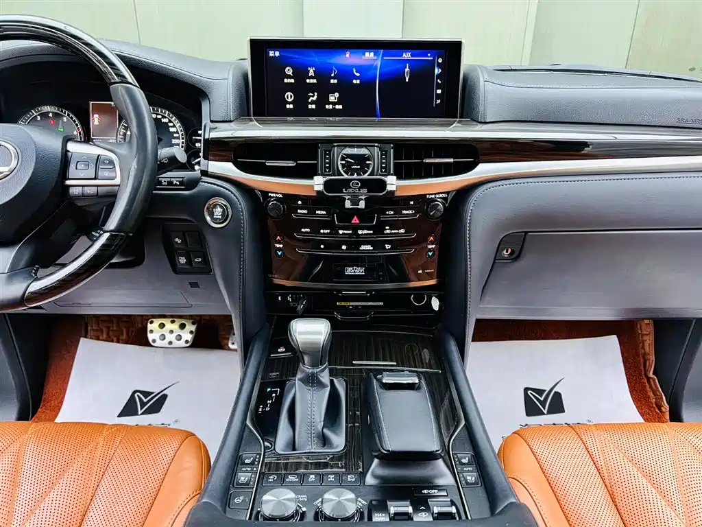 Lexus LX 2019 — фото 12