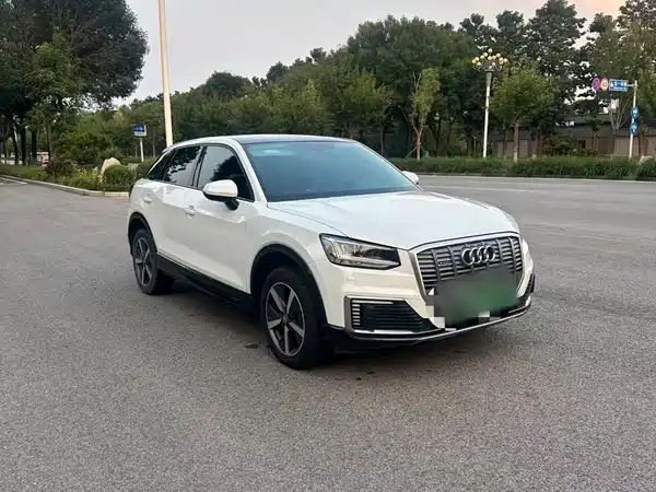 Audi Q2L E-Tron 2020