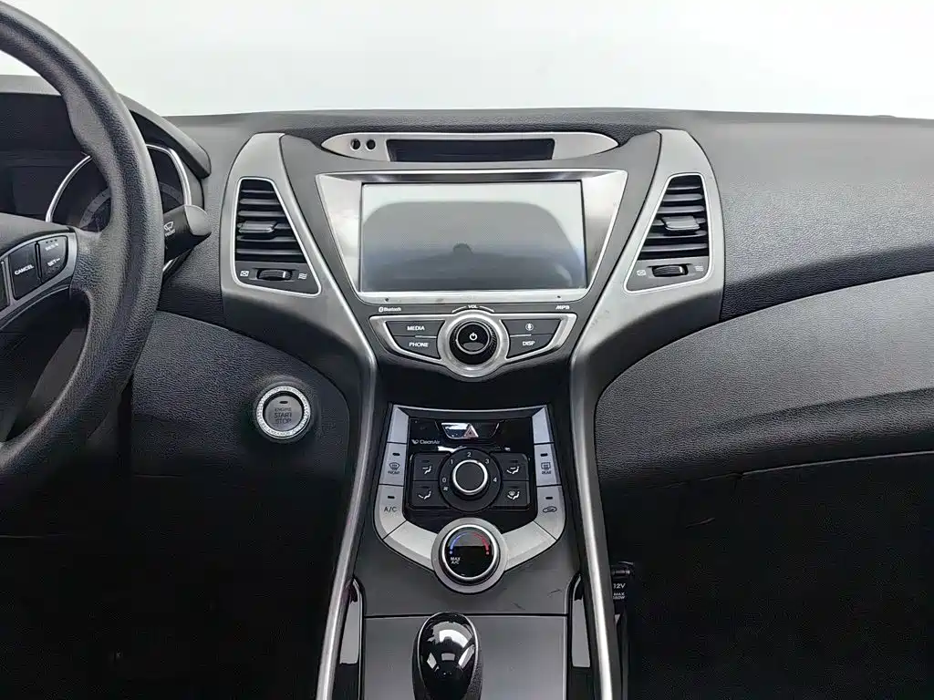 Hyundai Elantra 2016 — фото 12