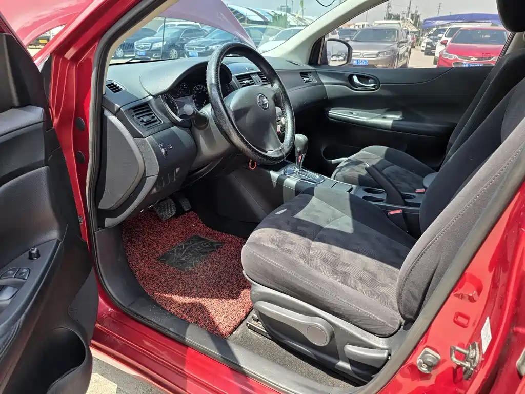 Nissan Tiida 2014
