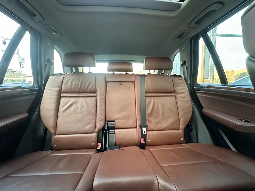 BMW X5 2010 — фото 10