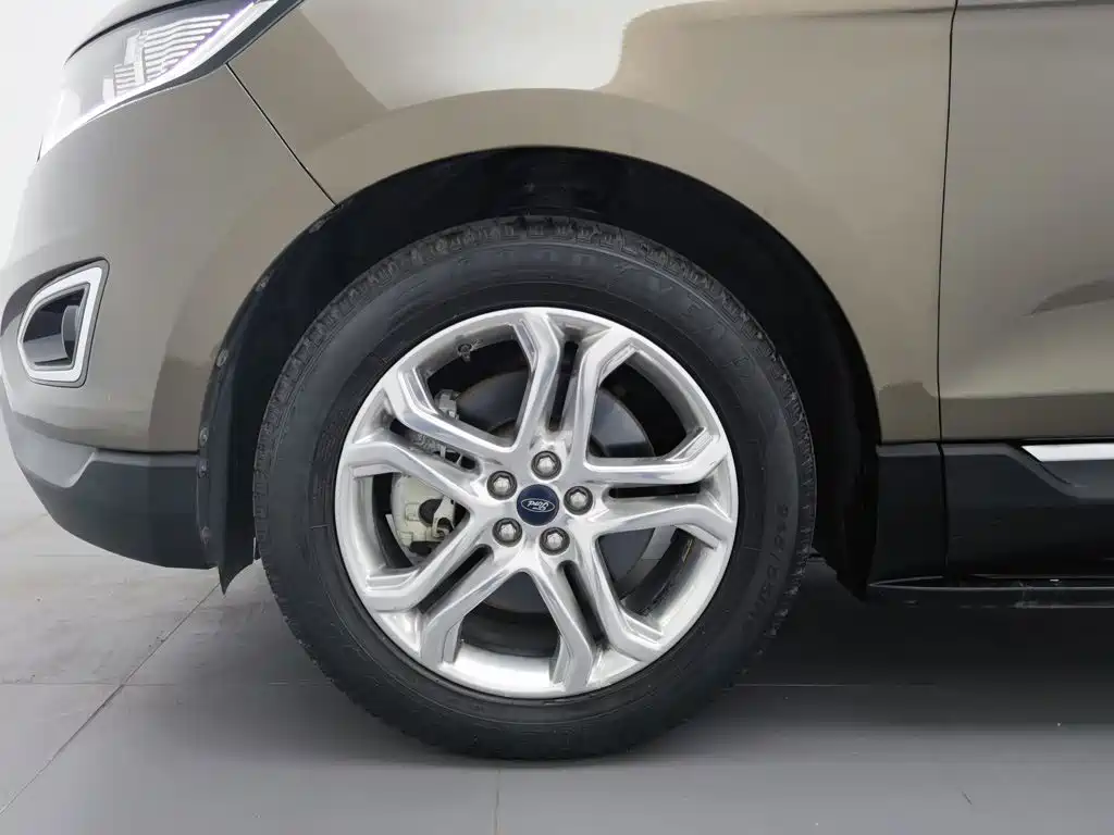Ford Edge 2016 — фото 17