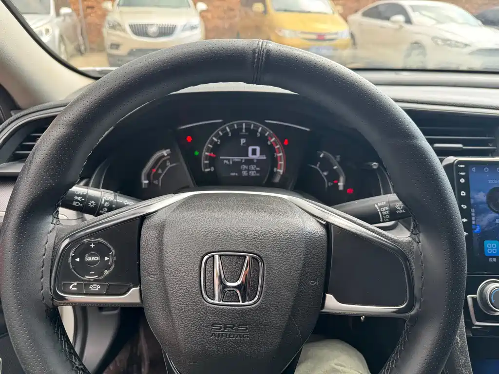 Honda Civic 2018 — фото 10