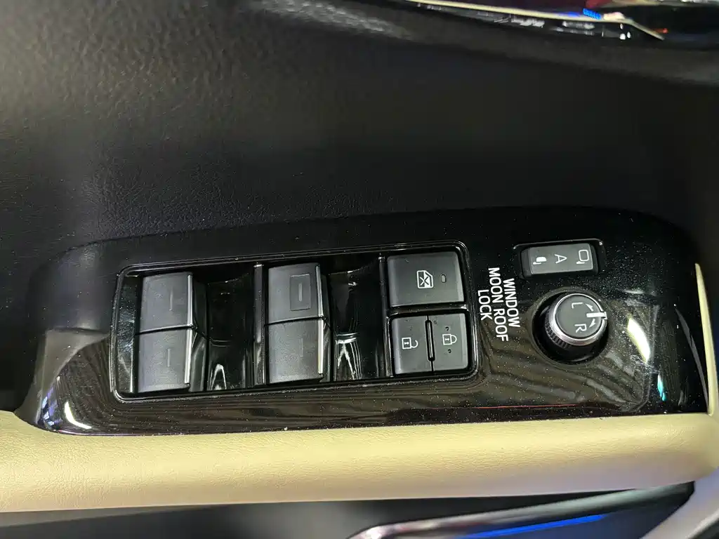Toyota Alphard 2023 — фото 20