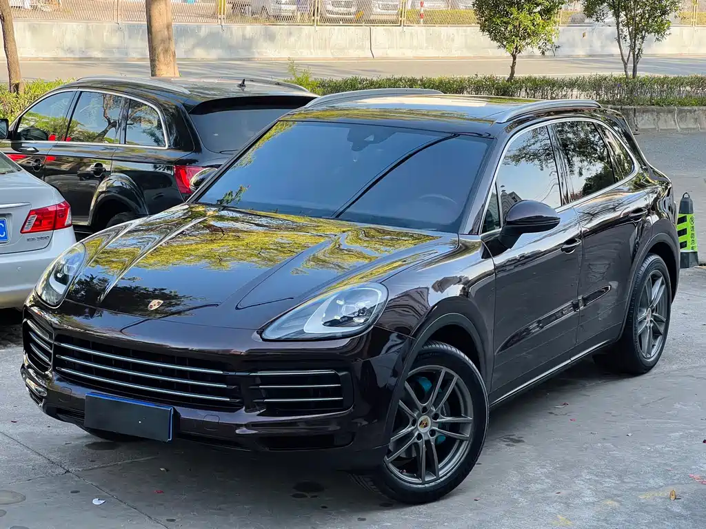 Porsche Cayenne 2021 — фото 1