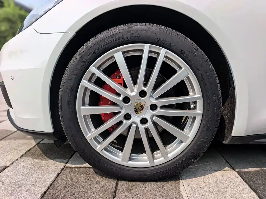 Porsche Panamera 2018 — фото 12