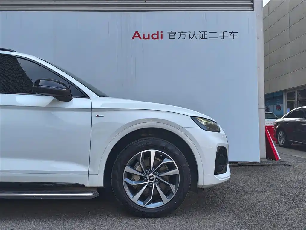 Audi Q5L 2023 — фото 21