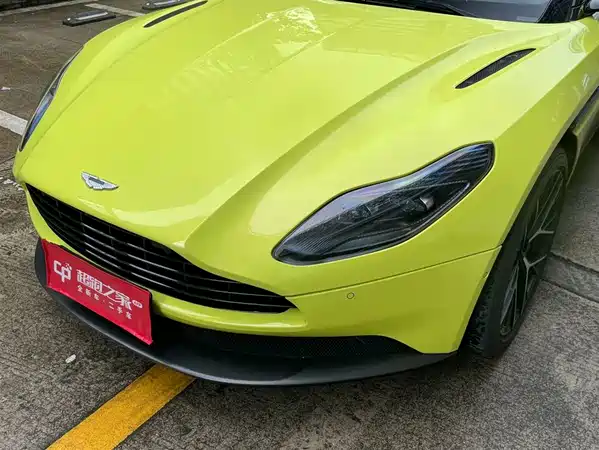 Aston Martin DB11 2019