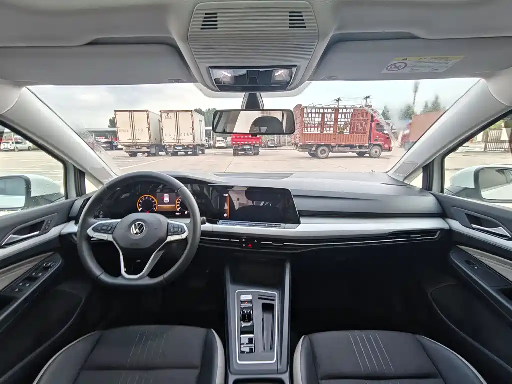 Volkswagen Golf 2024