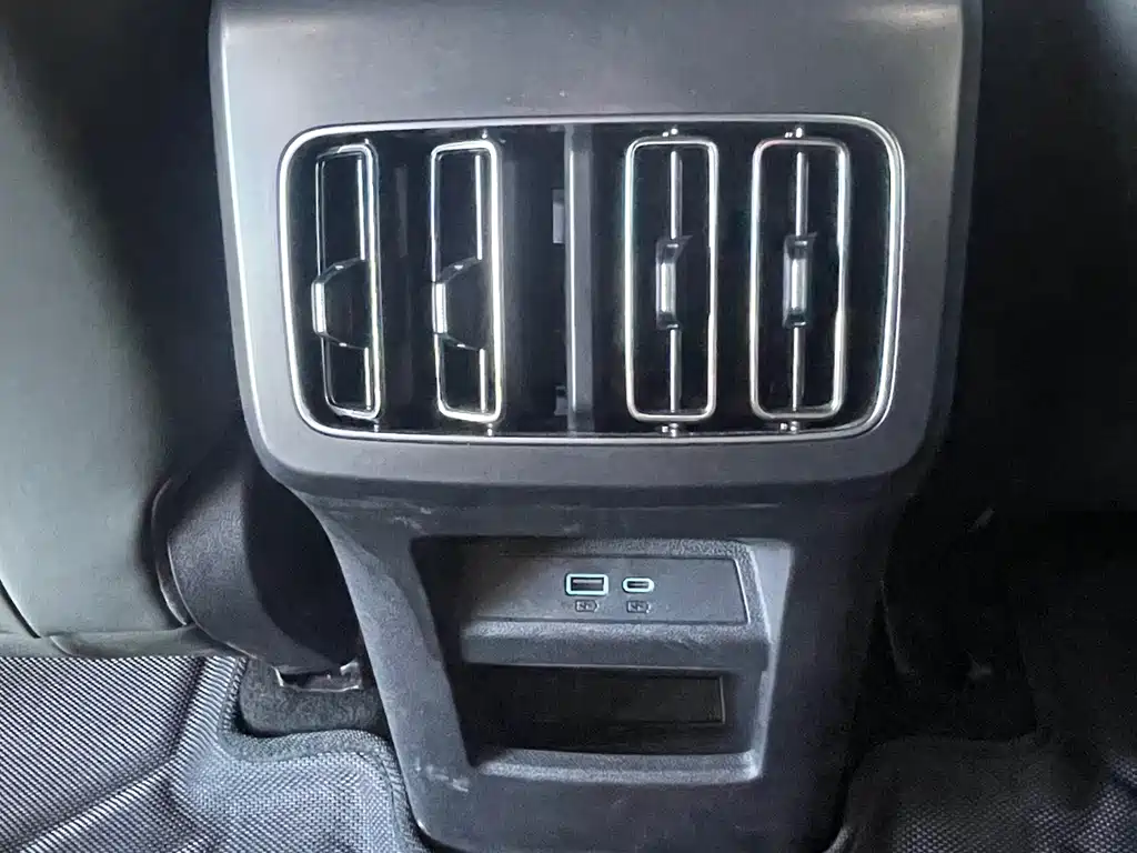 BYD L DM-i 2025 — фото 10
