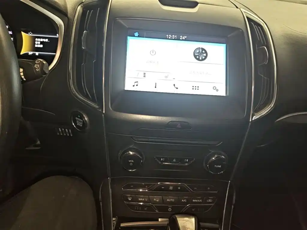 Ford Edge 2017 — фото 13