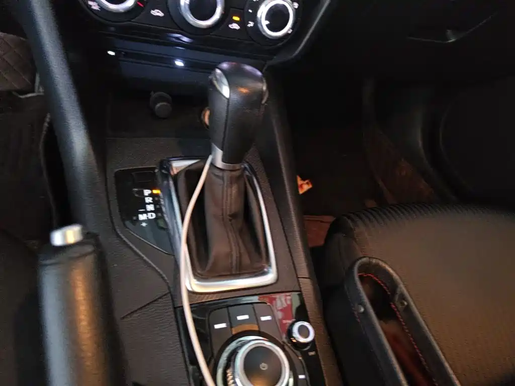 Mazda 3 Axela 2016 — фото 14