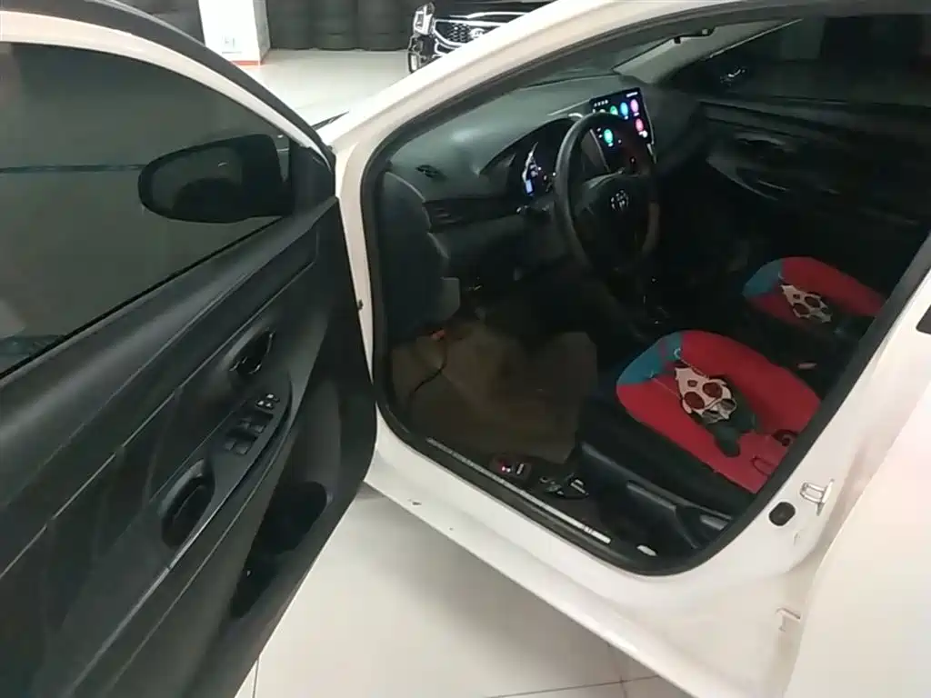 Toyota Yaris L 2018 — фото 16
