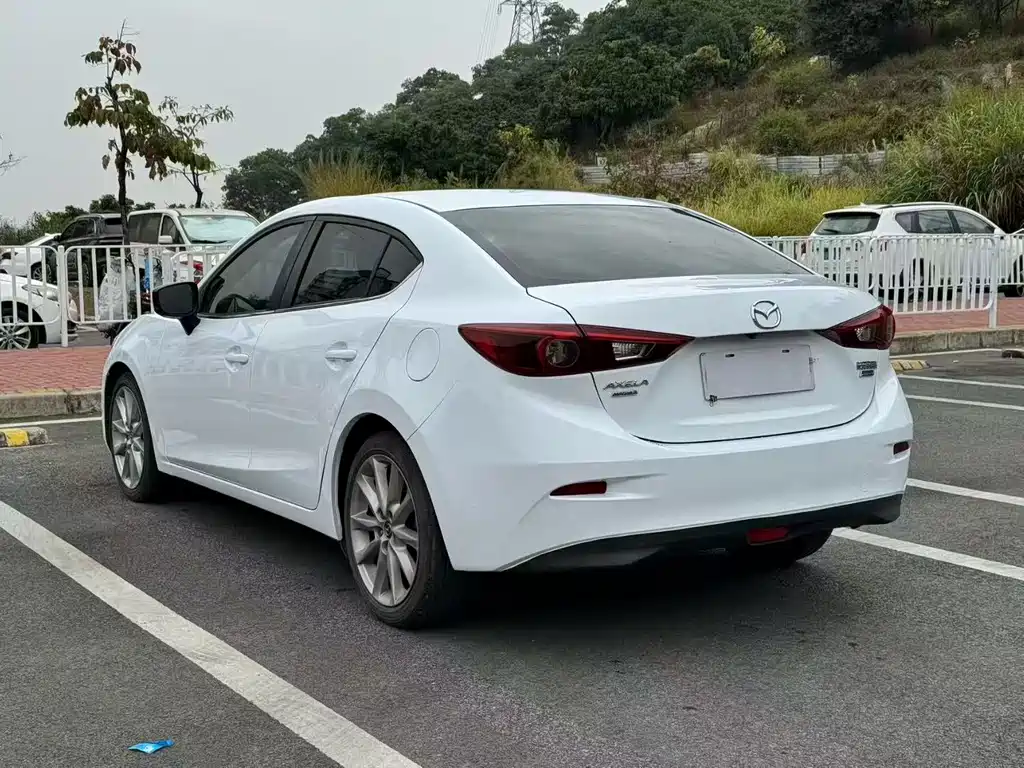 Mazda 3 Axela 2019 — фото 14
