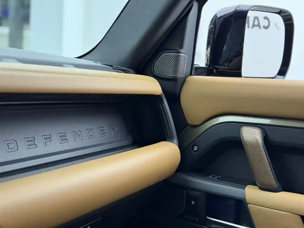 Land Rover Defender 2023 — фото 22