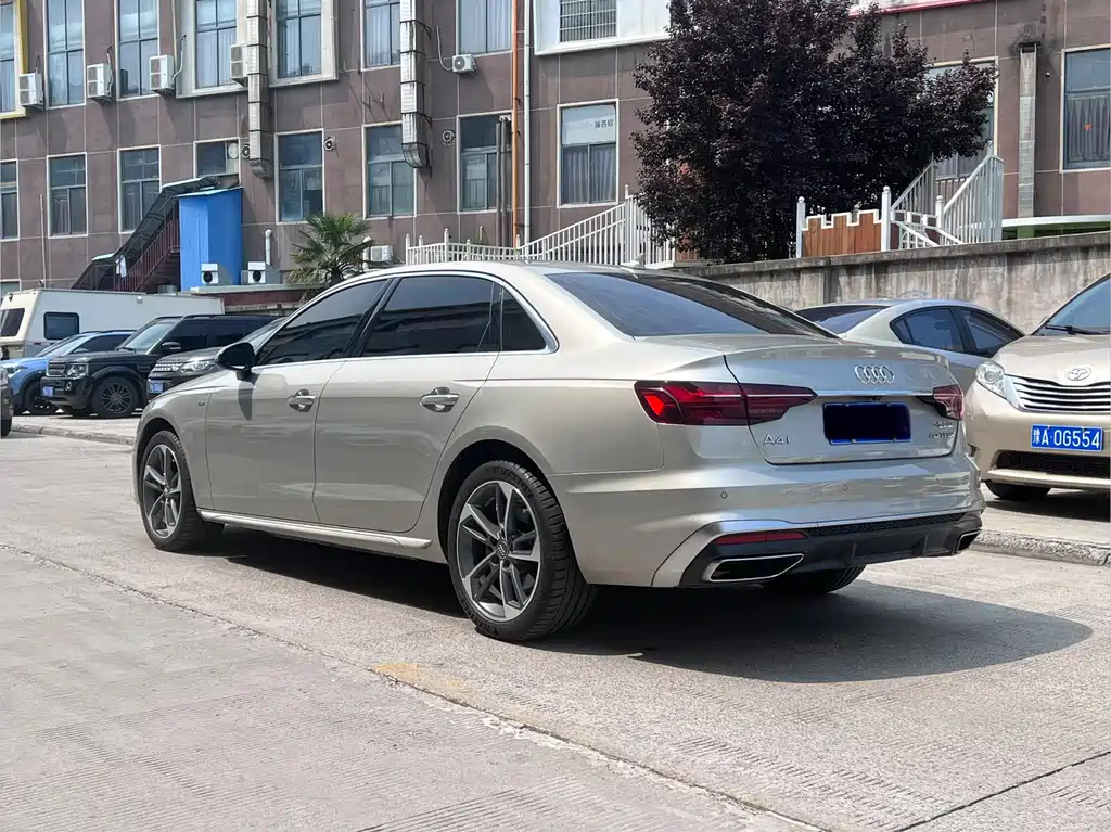 Audi A4L 2021 — фото 11