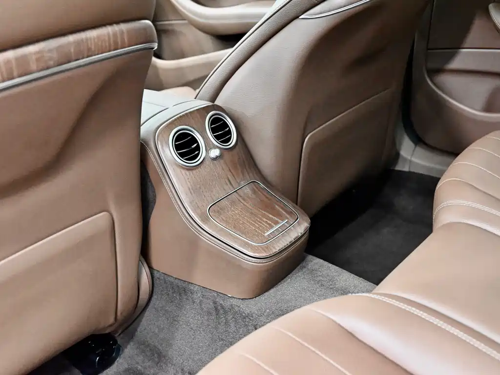 Mercedes-Benz E-Class 2022 — фото 15