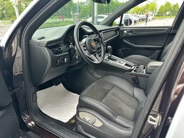 Porsche Macan 2021