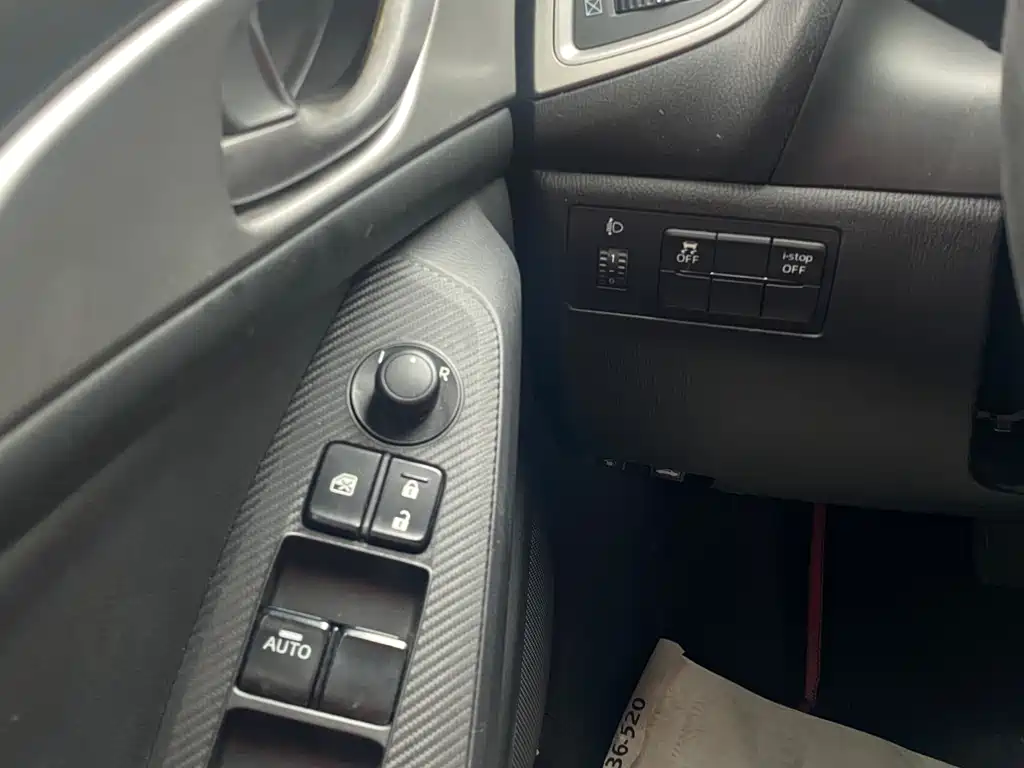 Mazda 3 Axela 2018 — фото 12