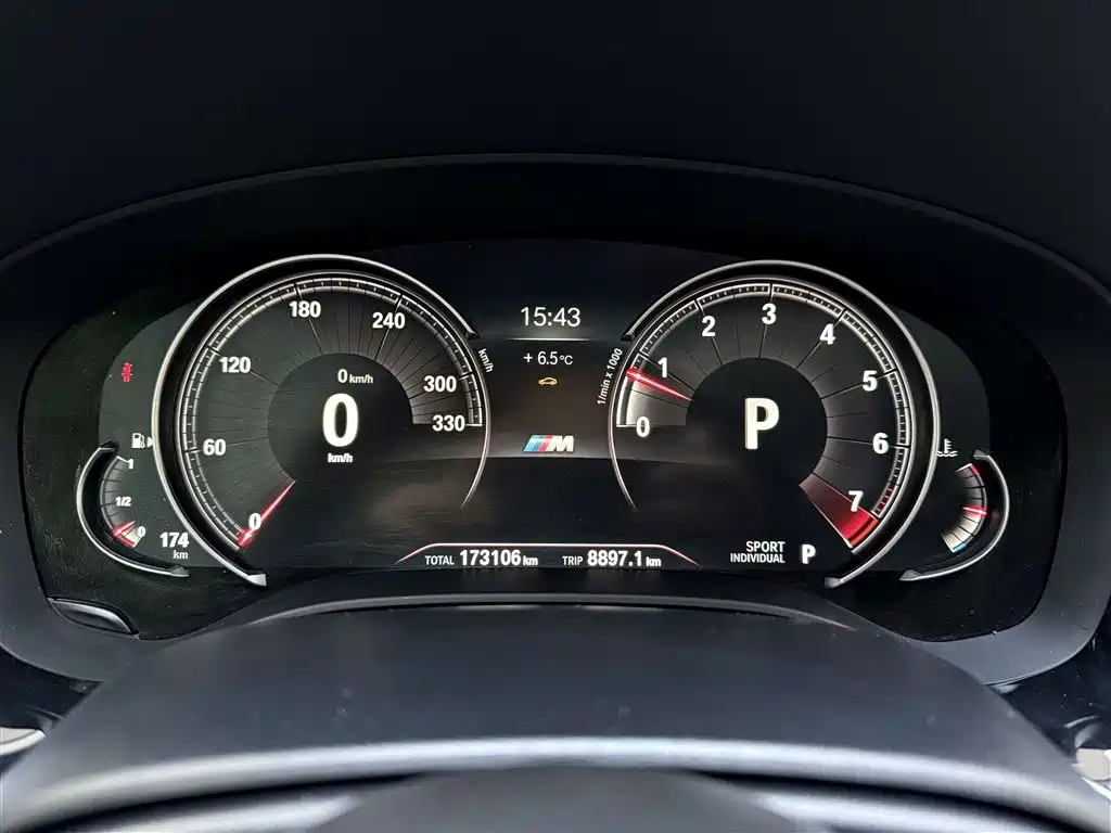 BMW 5 Series 2018 — фото 10