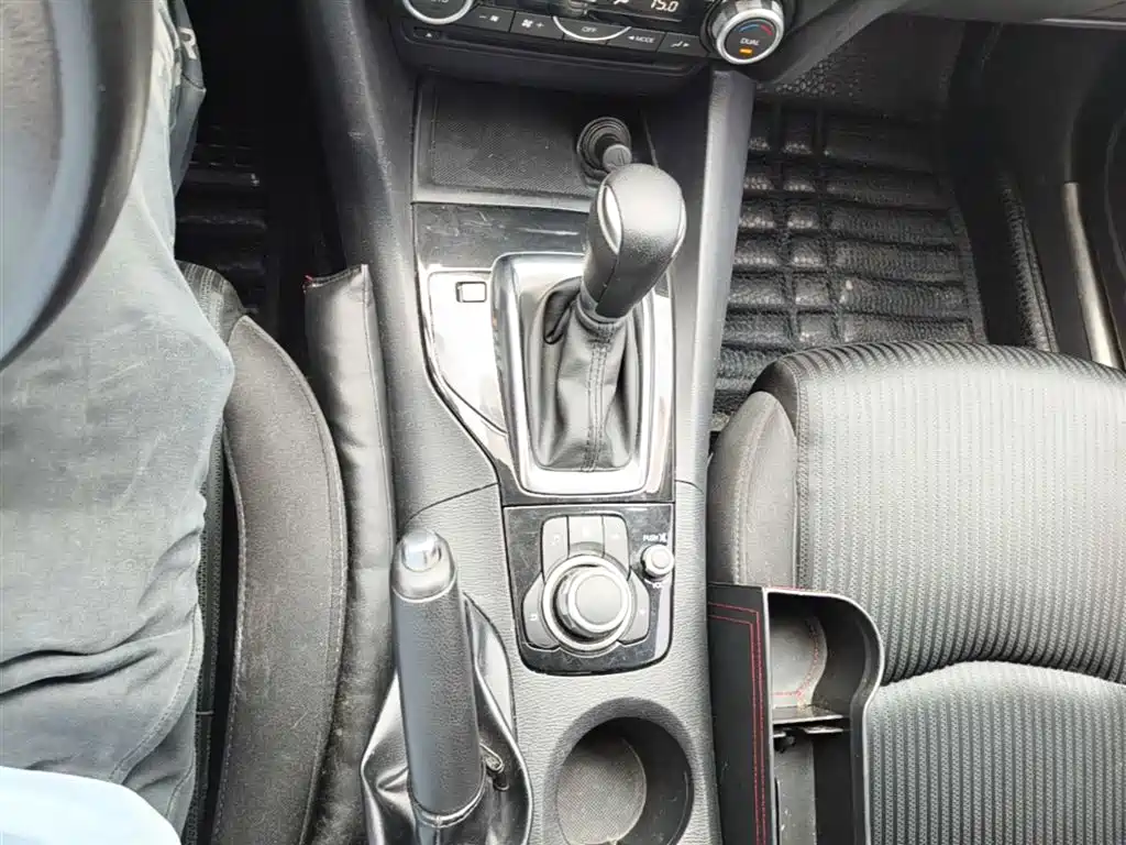 Mazda 3 Axela 2016 — фото 14