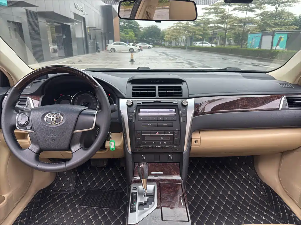 Toyota Camry 2016 — фото 13