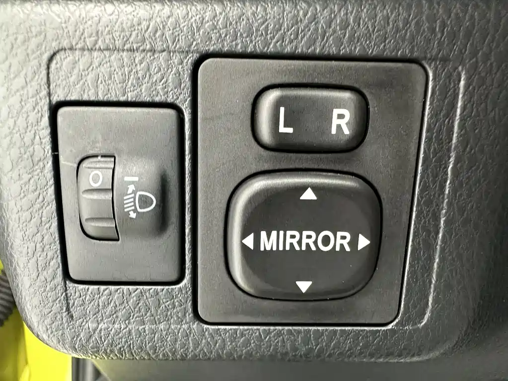 Toyota Yaris L 2022 — фото 12