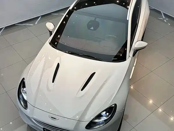 Aston Martin DBX 2022