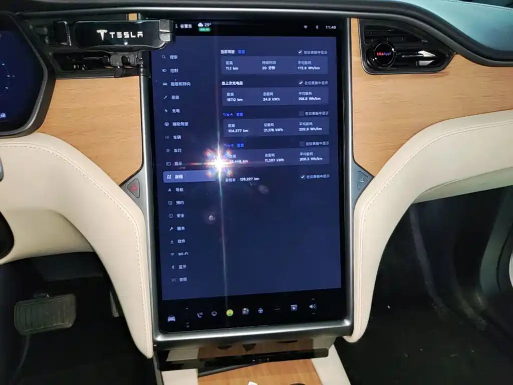 Tesla Model X 2021 — фото 13