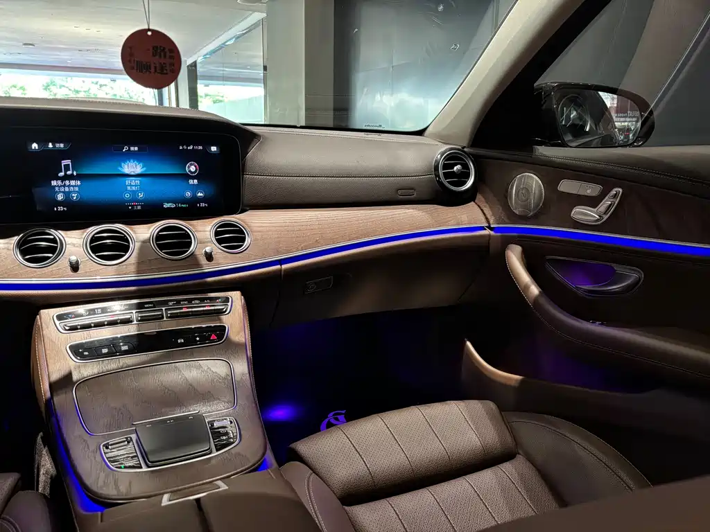 Mercedes-Benz E-Class 2022 — фото 13