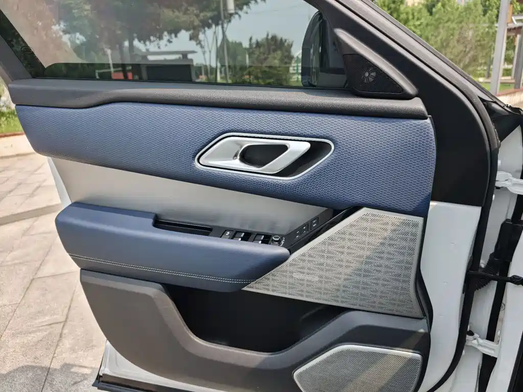 Land Rover Range Rover Velar 2022 — фото 20