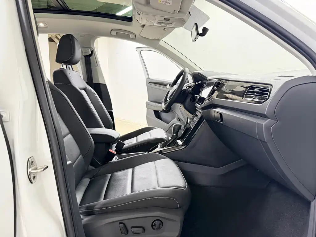 Volkswagen T-Roc 2022 — фото 8