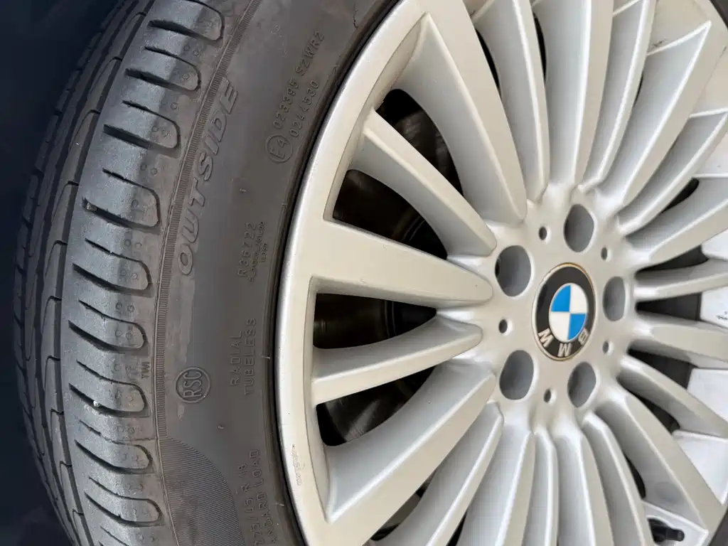 BMW 3 Series 2018 — фото 10