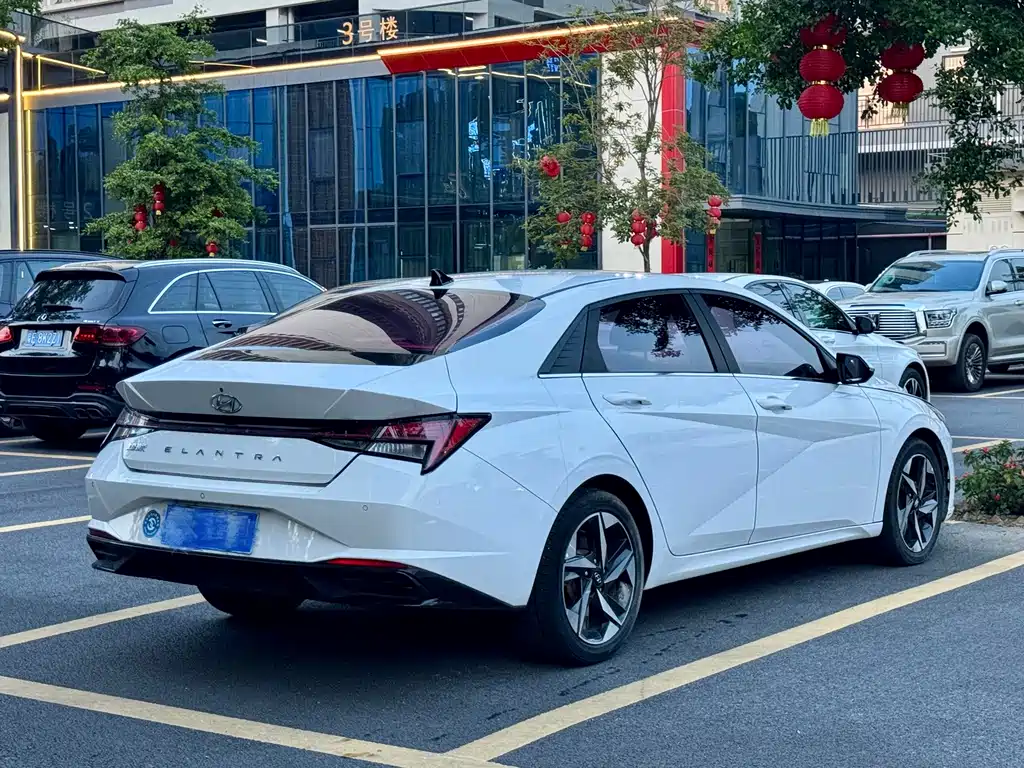 Hyundai Elantra 2021 — фото 12