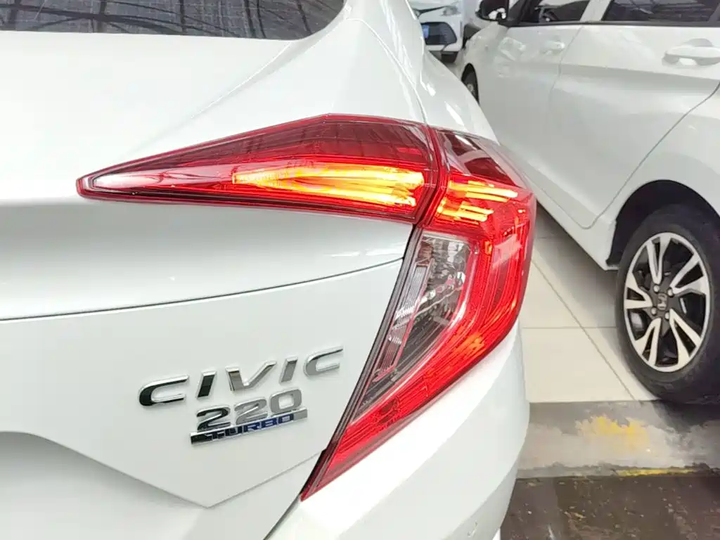 Honda Civic 2016 — фото 8