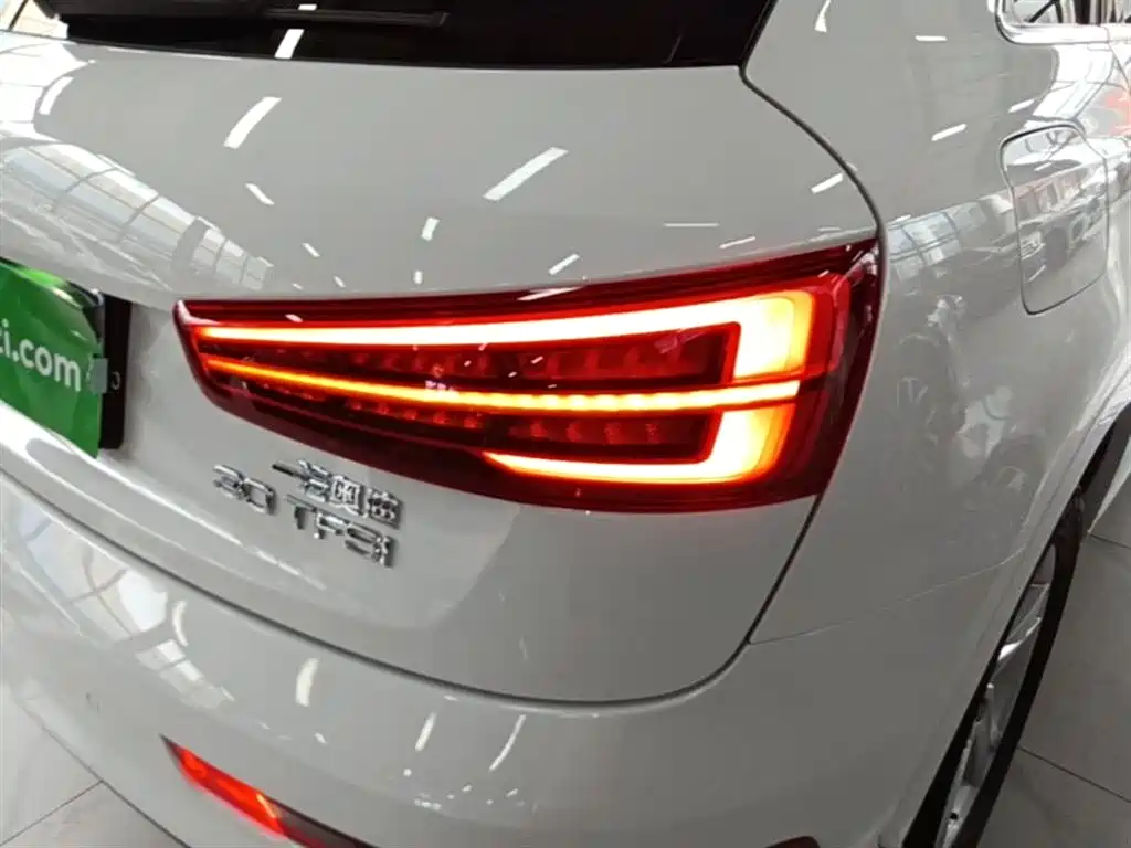 Audi Q3 2018 — фото 24