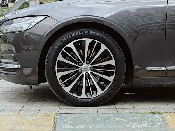 Volvo S90 2023