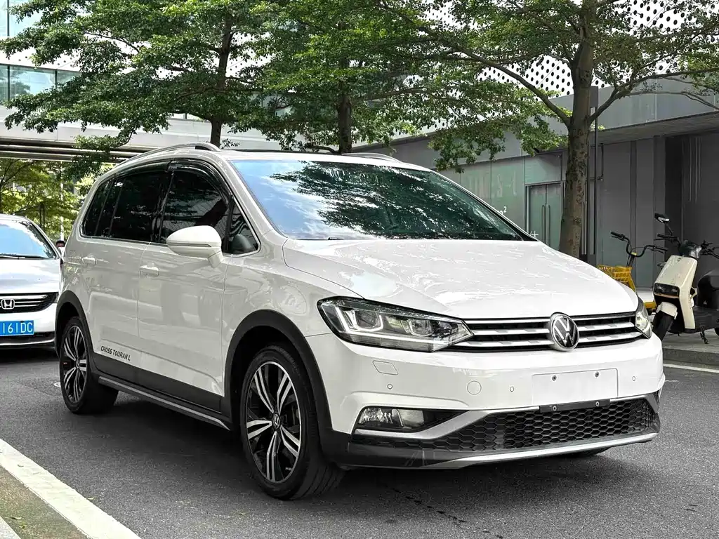 Volkswagen Touran 2021 — фото 3