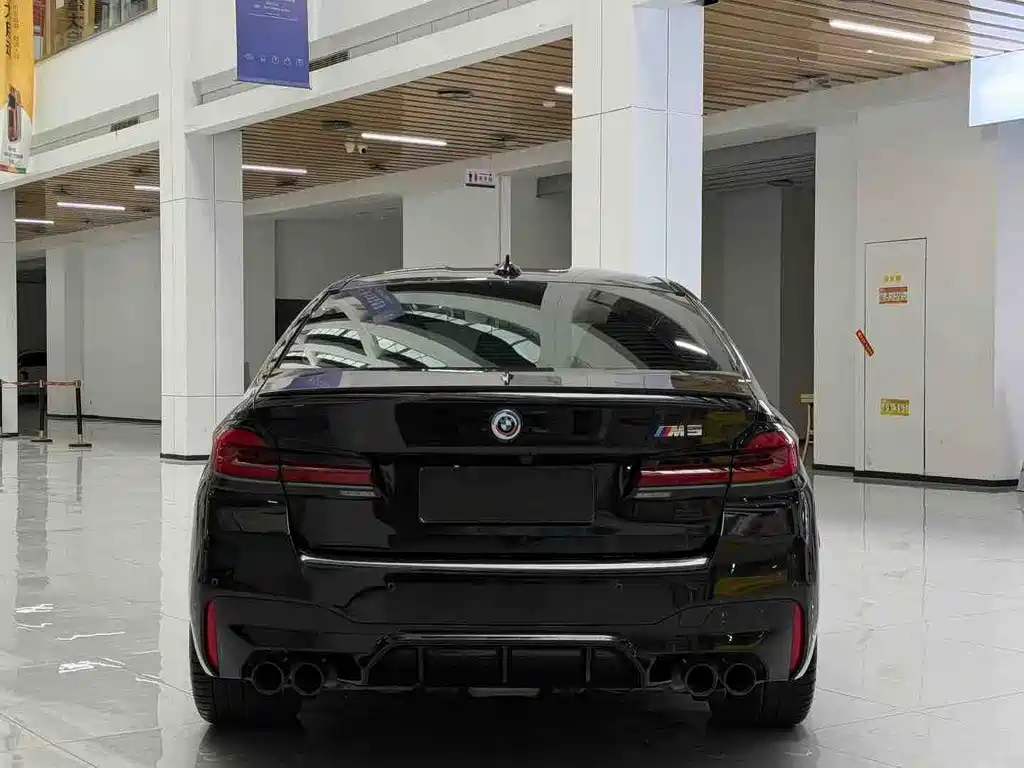 BMW M5 2021