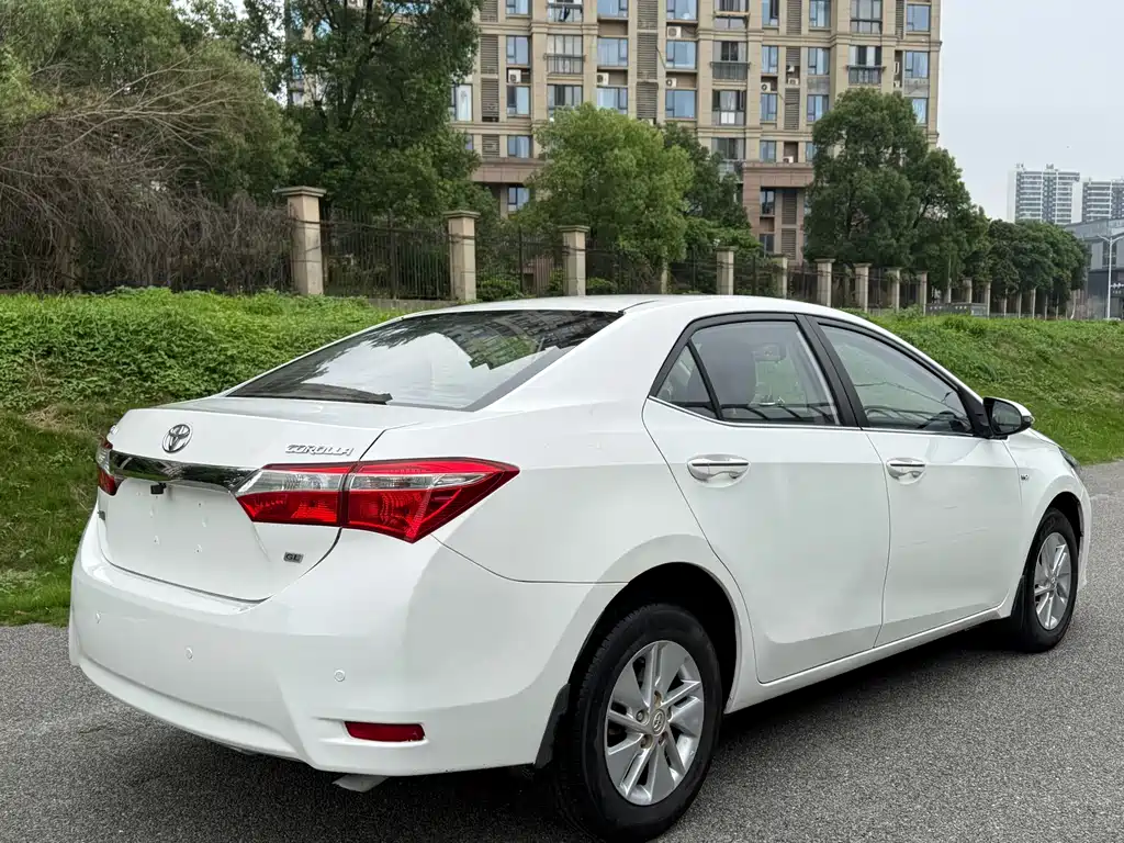 Toyota Corolla 2015 — фото 7