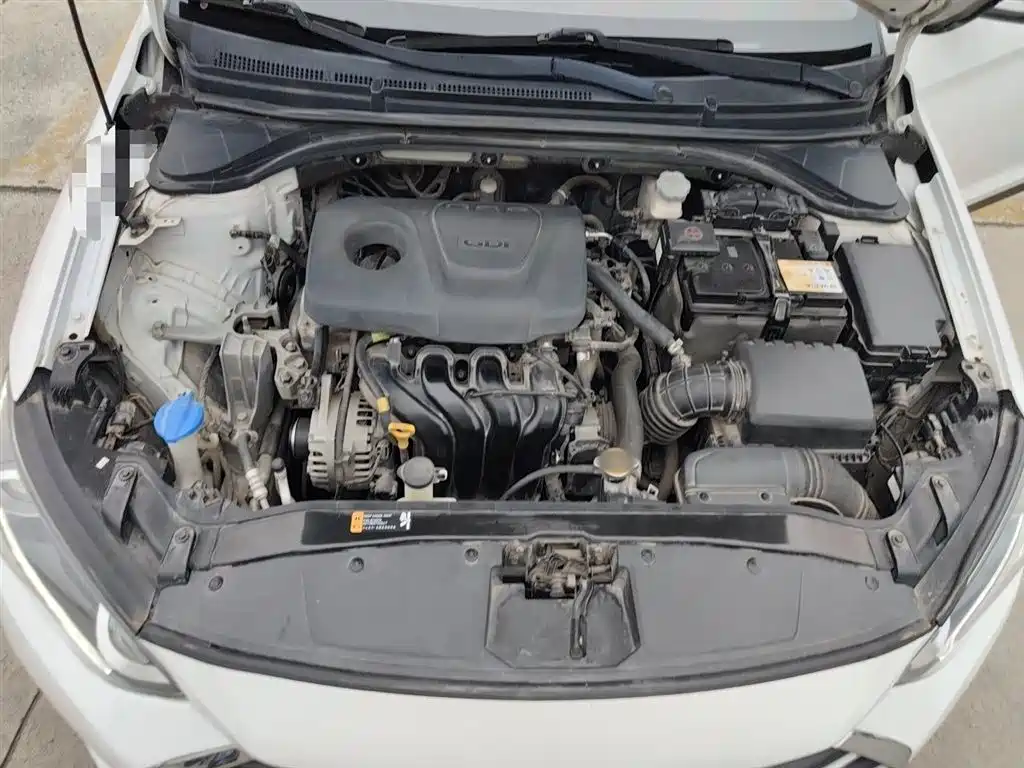 Hyundai Elantra 2018 — фото 11