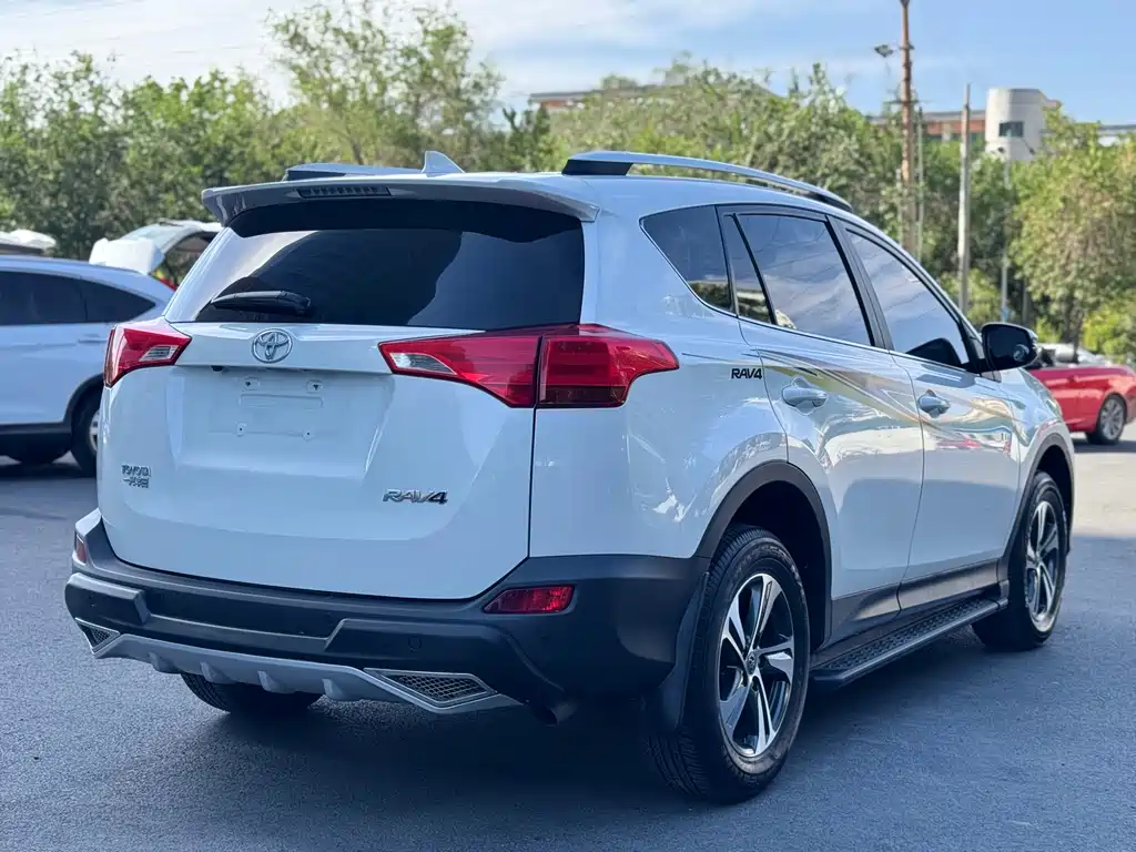 Toyota RAV4 2016 — фото 30