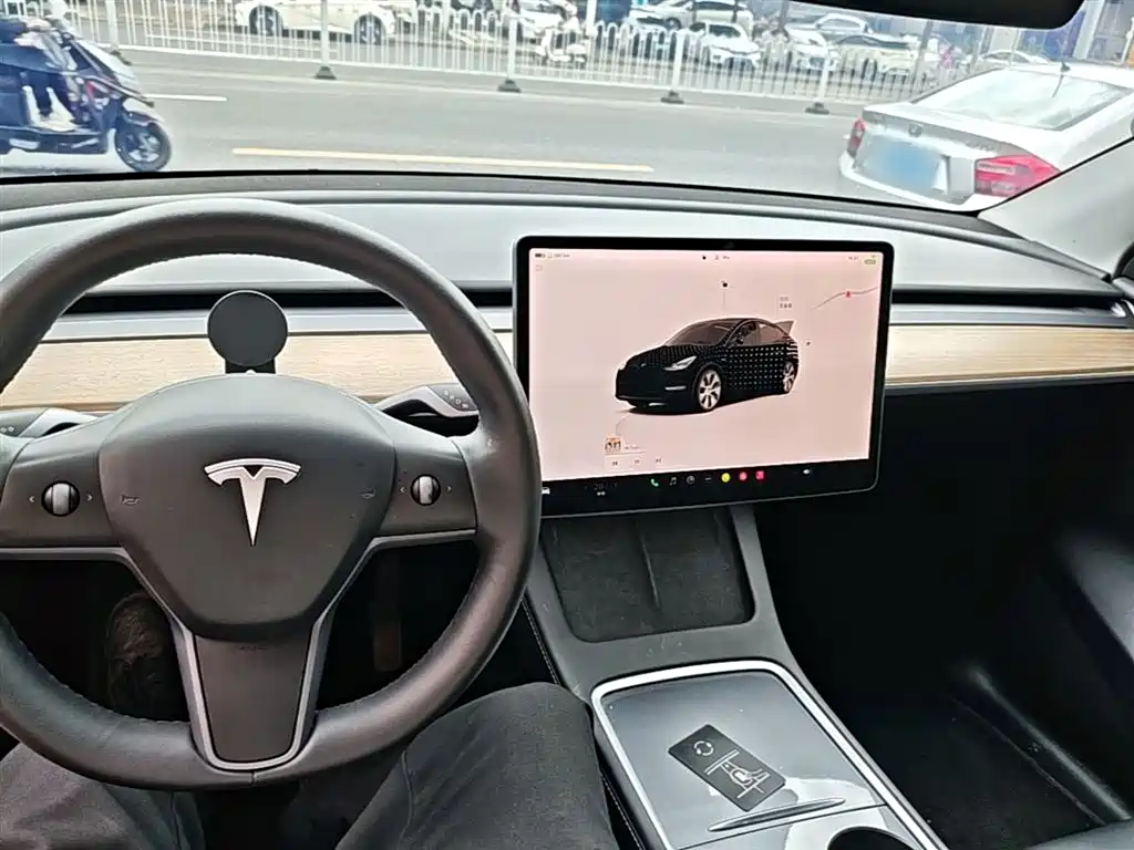 Tesla Model Y 2023 — фото 10