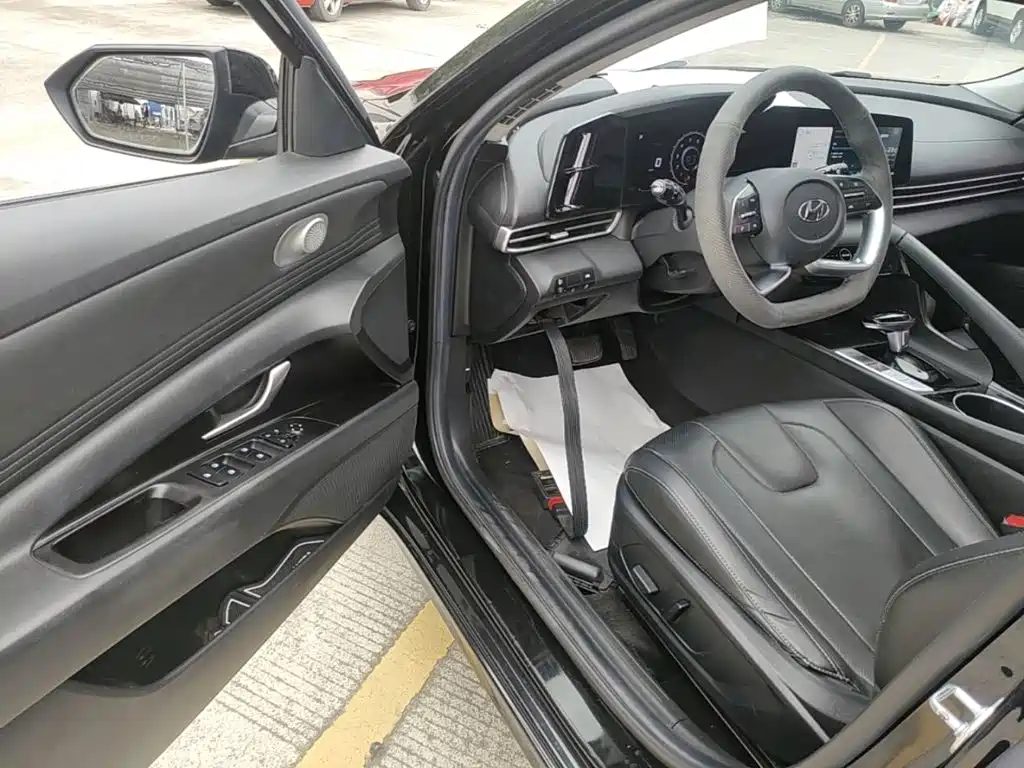 Hyundai Elantra 2021 — фото 16