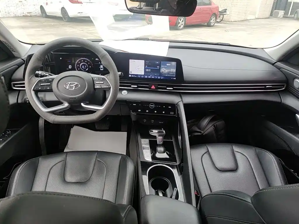 Hyundai Elantra 2021 — фото 10