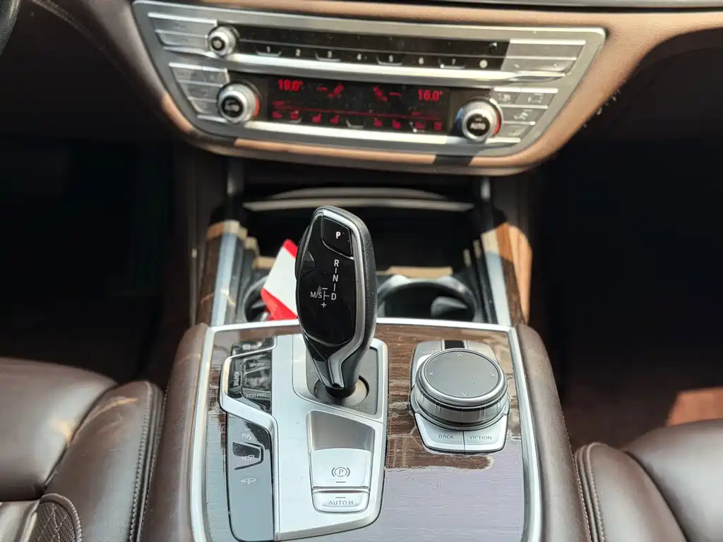 BMW 7 Series 2021 — фото 17